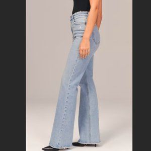 ABERCROMBIE- Curve Love High Rise Vintage Flare Jean in Size 6s